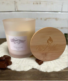  Indulge in the warm and comforting aroma of our Mocha Latta 14oz Soy Blend Candle. Made with a soy blend for a clean and long-lasting burn. Enjoy the scent of freshly brewed coffee with hints of chocolate and vanilla, creating a cozy and inviting atmosphere.